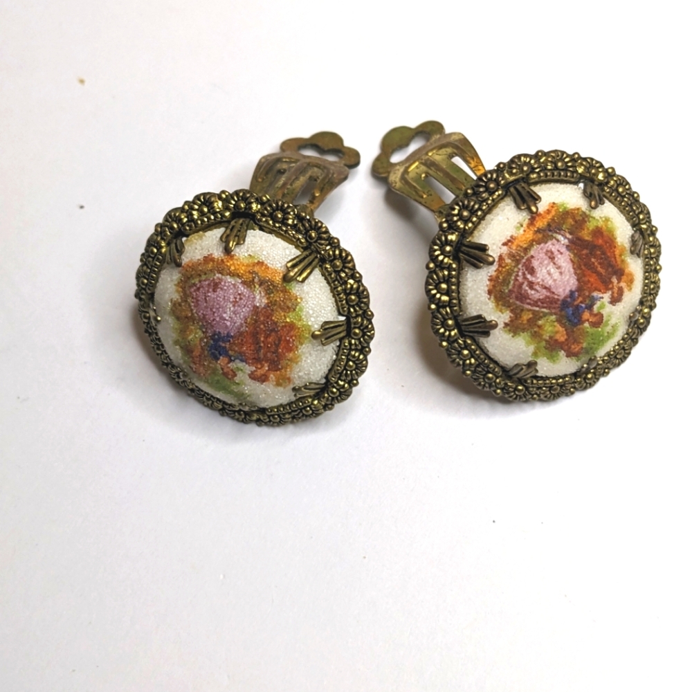 Vintage Microbead Floral Clip-On Earrings‎ – Ornate Frame